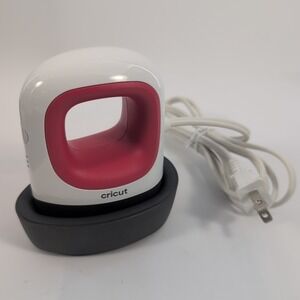 Cricut EasyPress Mini Heat Press in Raspberry - Works Great